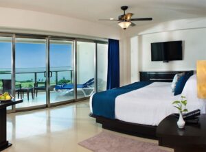 Sunset Suite with Terrace Jacuzzi