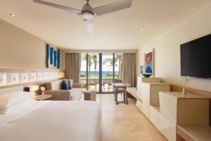 Swim Up King Room