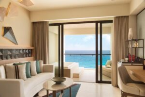 Turquoize Ocean Front Master King