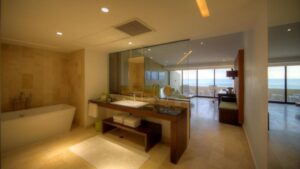 Club King Room – Ocean Front P