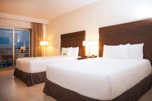 Deluxe Family Room with City View – Non-Smoking