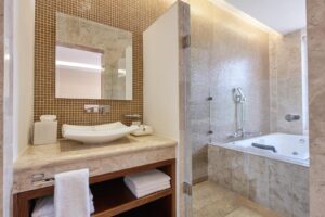 Deluxe Suite with Spa Bath ART