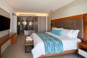 Majestic Junior Suite Swim Up
