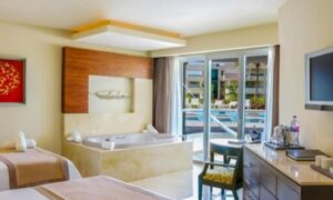 Swim Up Suite Sunrise